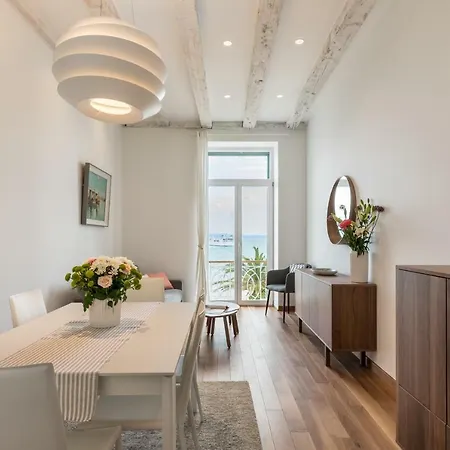 Adriatik Lux Riva 公寓 *